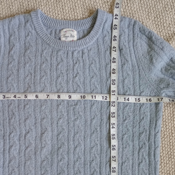 Hippie Rose Cable Knit Cropped Sweater - Picture 4 of 8